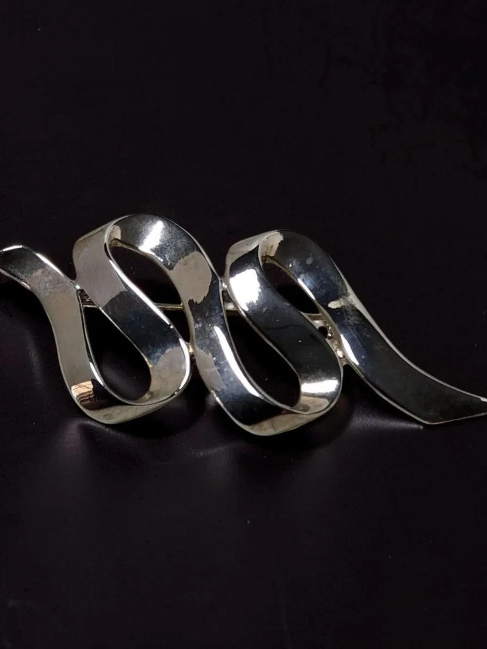 Vintage M Jent Silvertone Ribbon Brooch Pin